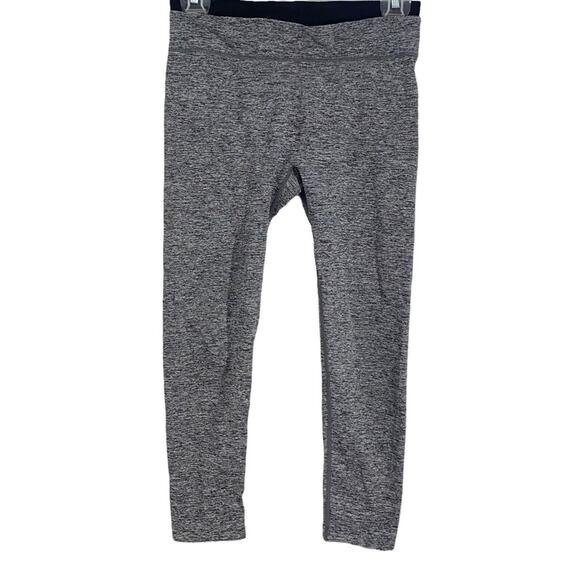 Fabletics Charcoal Heather Gray & Black Seamless Capri Leggings, Size Small - Picture 3 of 12